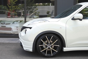 Накладка на передний бампер MzSpeed для Nissan Juke (дорестайлинг, 2010-2014)