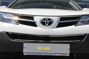 Накладка на решетку в бампер рамка нерж./заполнение перфорация алюминийй (черный) для Toyota RAV4 (2013 - 2014)