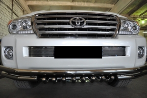 Накладка на решетку в бампер рамка нерж./заполнение перфорация нерж. для Toyota Land Cruiser 200 (2012 - 2014)