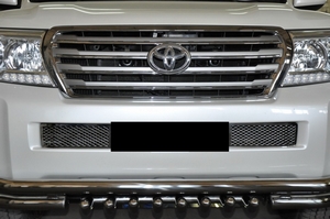 Накладка на решетку в бампер рамка нерж./заполнение просечка нерж. для Toyota Land Cruiser 200 (2012 - 2014)