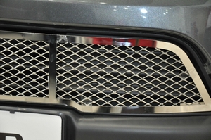 Накладка на решетку в бампер рамка нерж./заполнение просечка нерж. Mitsubishi Outlander (2012)