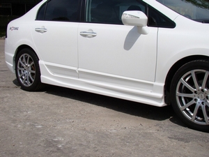 Накладки на пороги INGS Extreem Honda Civic 4D (2006-2012 г.в.)
