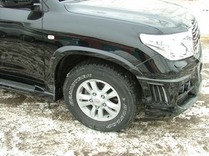Расширители колесных арок (фендера) Wald Black Bison для Toyota Land Cruiser 200 (2007-2013)