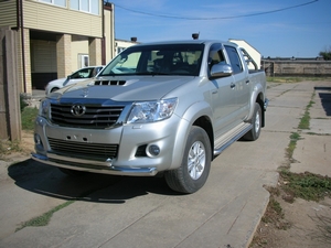 Защита переднего бампера труба двойная Toyota Hilux (2010 - н.в.)