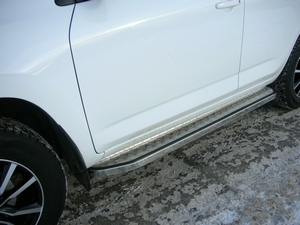 Защита порогов с накладкой лист для Toyota RAV4 (2010) короткая база